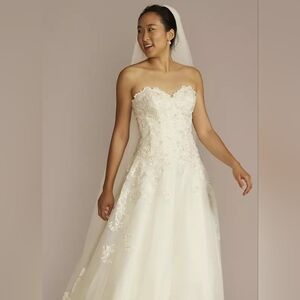 Elegant Strapless Lace Applique Wedding Dress